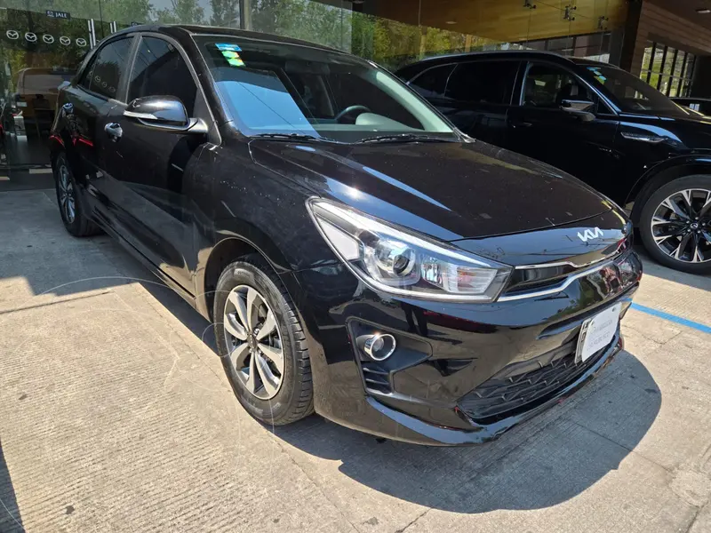 Foto Kia Rio Hatchback EX usado (2022) color Negro precio $287,000