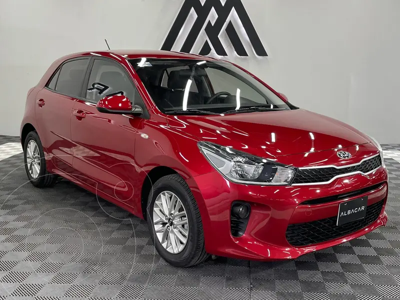 Foto Kia Rio Hatchback LX usado (2020) color Rojo precio $269,999