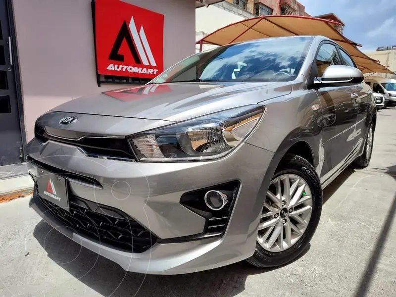 Foto Kia Rio Hatchback LX Aut usado (2021) color Plata precio $259,000