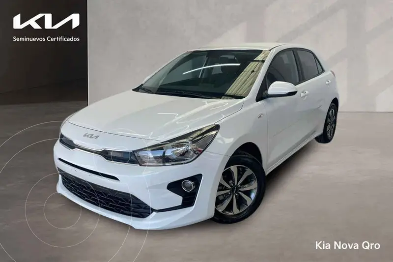 Foto Kia Rio Hatchback LX Aut usado (2023) color Blanco financiado en mensualidades(enganche $80,388 mensualidades desde $6,901)