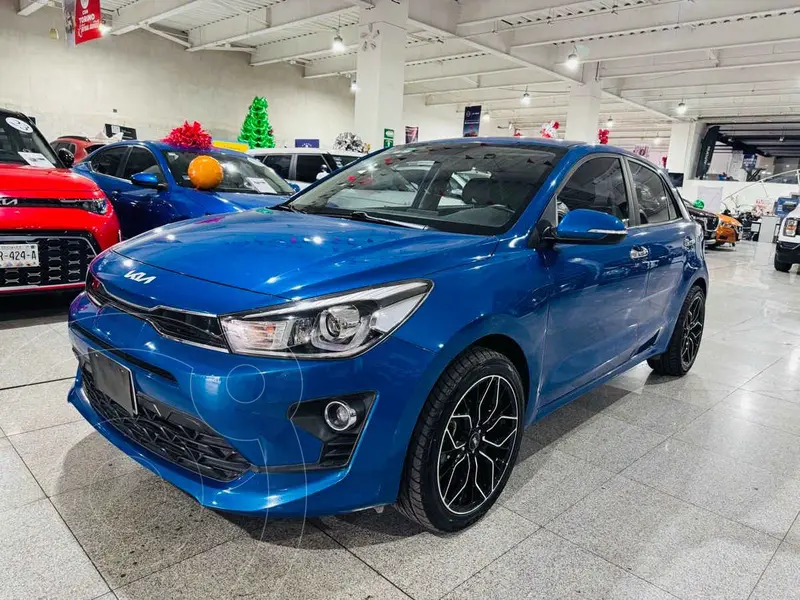 Foto Kia Rio Hatchback EX Pack Aut usado (2023) color Azul financiado en mensualidades(enganche $80,388 mensualidades desde $6,150)