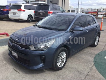Kia Rio Hatchback L usado (2018) color Azul precio $210,000