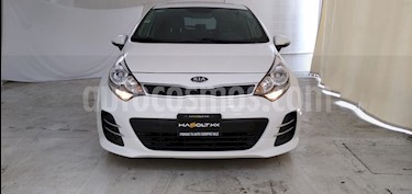 Foto Kia Rio Hatchback EX usado (2017) color Blanco precio $178,500
