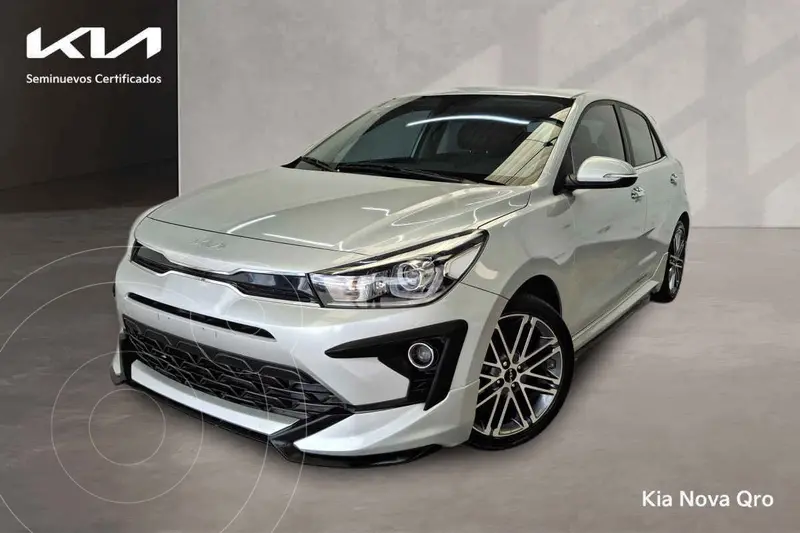 Foto Kia Rio Hatchback EX Pack Aut usado (2023) color Plata financiado en mensualidades(enganche $84,475 mensualidades desde $7,252)