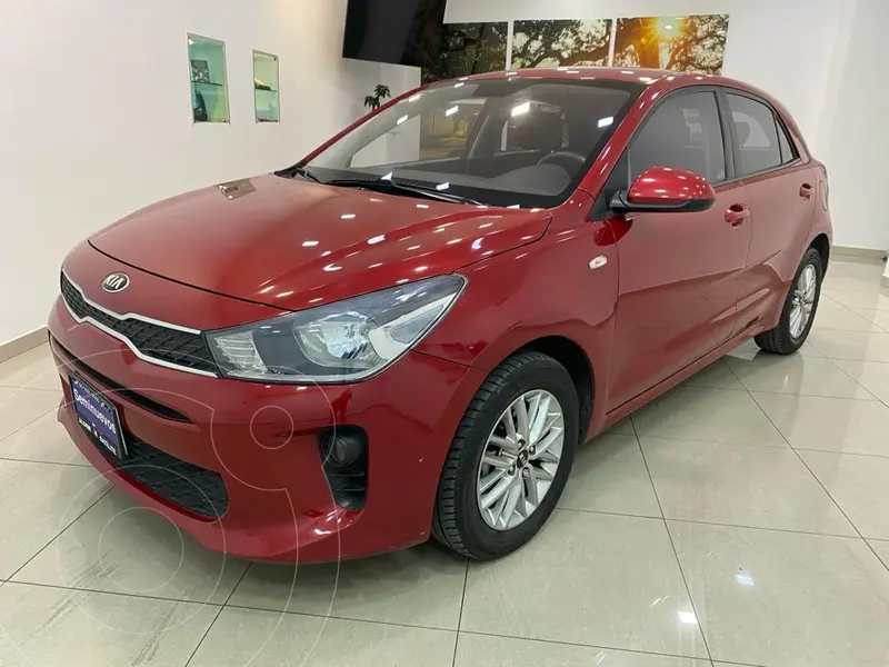 Foto Kia Rio Hatchback LX Aut usado (2019) color Rojo Fuego precio $249,000