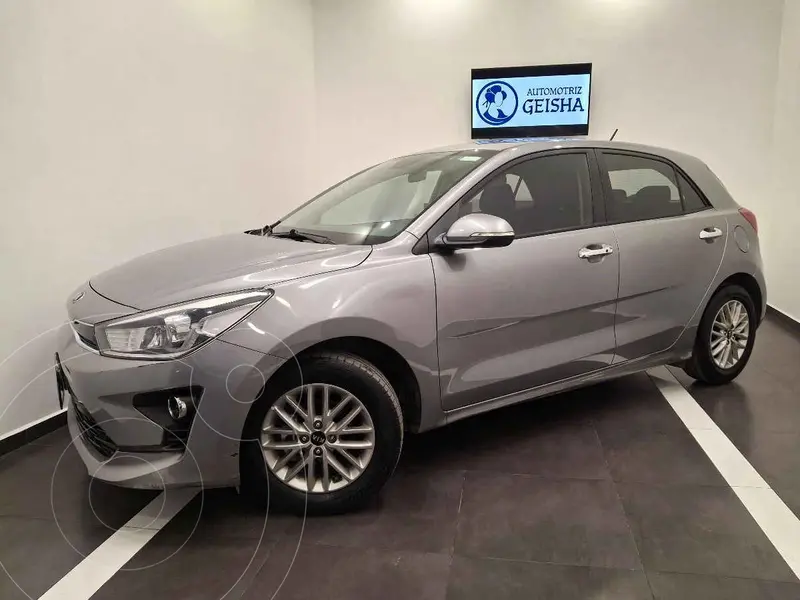Kia Rio Hatchback EX usado (2021) color Gris precio $255,000