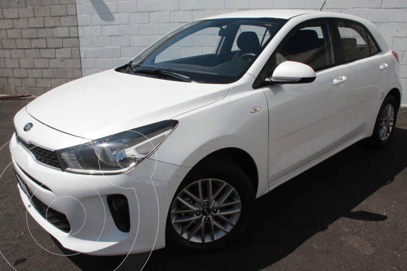 Foto Kia Rio Hatchback LX Aut usado (2018) color Blanco precio $220,000