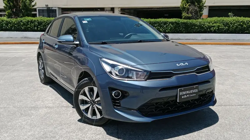 Foto Kia Rio Hatchback EX Pack Aut usado (2023) color Azul Acero financiado en mensualidades(enganche $68,354 mensualidades desde $7,865)