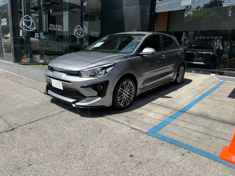Foto Kia Rio Hatchback S Pack usado (2023) color Gris precio $307,000