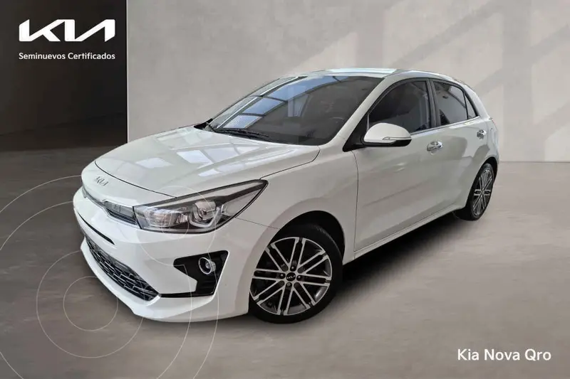 Foto Kia Rio Hatchback EX Pack Aut usado (2023) color Blanco financiado en mensualidades(enganche $86,655 mensualidades desde $7,439)