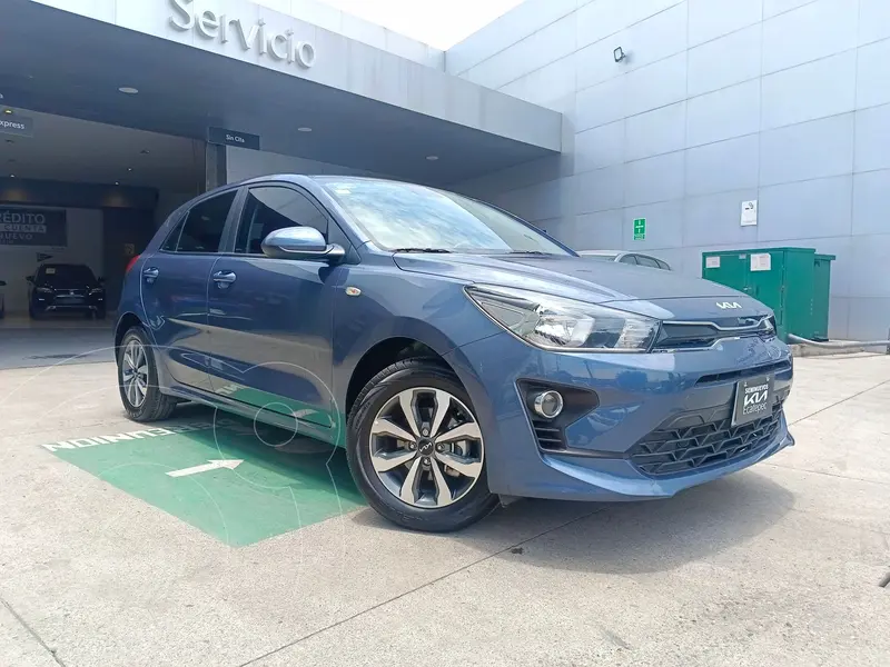 Foto Kia Rio Hatchback LX Aut usado (2023) color Azul precio $295,000
