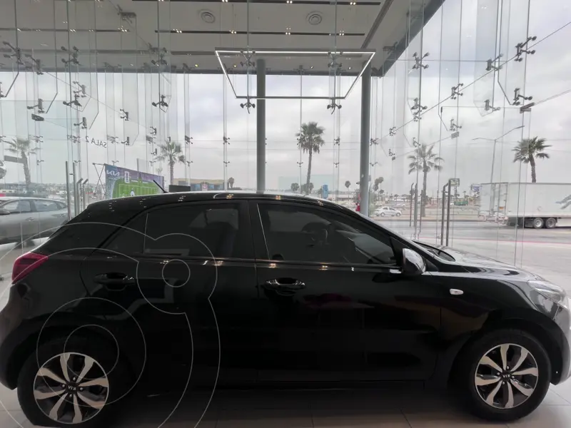 kia rio-hatchback