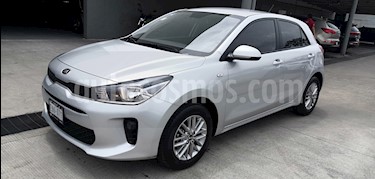 Kia Rio Hatchback LX usado (2018) color Plata precio $195,000