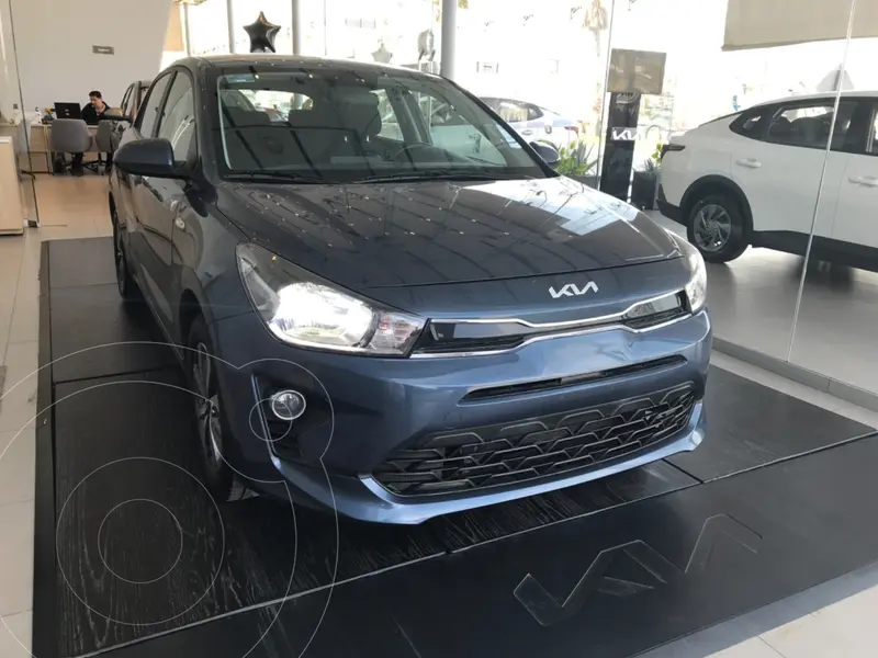 Foto Kia Rio Hatchback LX Aut usado (2022) color AZUL SMOKE precio $276,100