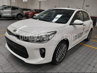 foto Kia Rio Sedán 4p EX L4/1.6 Pack Aut usado (2020) color Blanco precio $312,000