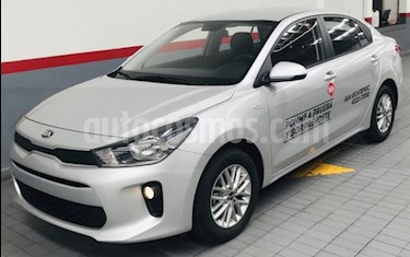 Foto venta Auto usado Kia Rio Sedan 4p LX L4/1.6 Man (2019) color Plata precio $236,000