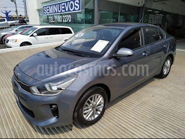 Foto venta Auto usado Kia Rio Sedan 4p LX L4/1.6 Man (2018) color Gris precio $209,000