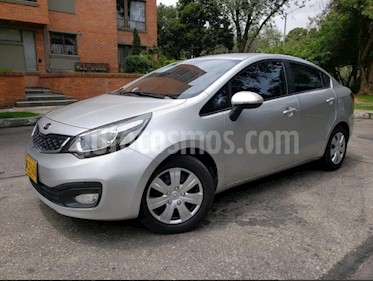 KIA Rio Sedan 1.4L usado (2013) color Plata precio $29.900.000