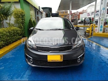 KIA Rio Sedan 1.4L usado (2016) color Gris precio $21.300.000