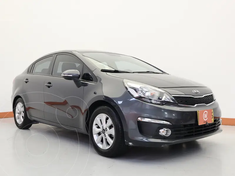 Foto KIA Rio Sedan 1.4L usado (2016) color Gris precio $46.990.000