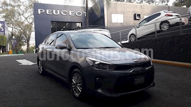 foto Kia Rio Sedán EX Aut usado (2018) color Plata precio $234,900