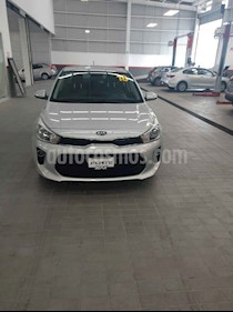 Foto venta Auto usado Kia Rio Sedan EX (2018) color Plata precio $279,000