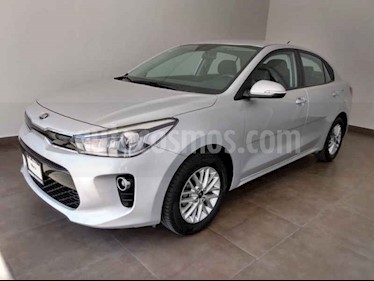 Kia Rio Sedan EX usado (2018) color Plata precio $230,000