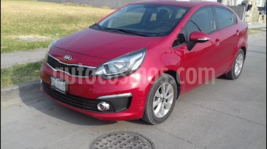 foto Kia Rio Sedán EX usado (2017) color Rojo precio $189,000