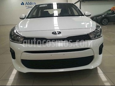 foto Kia Rio Sedán L Aut usado (2019) color Blanco precio $207,000