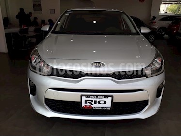 Foto venta Auto Seminuevo Kia Rio Sedan LX (2018) color Plata precio $214,000