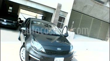 Kia Rio Sedan LX usado (2017) color Grafito precio $273,500