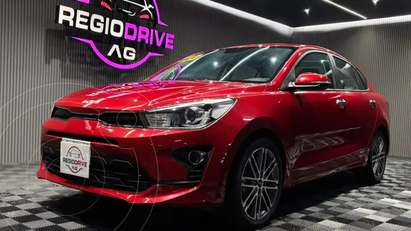 Foto Kia Rio Sedan EX Aut usado (2023) color Rojo precio $329,900