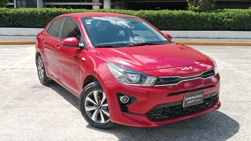 Foto Kia Rio Sedan LX Aut usado (2022) color Rojo precio $269,800