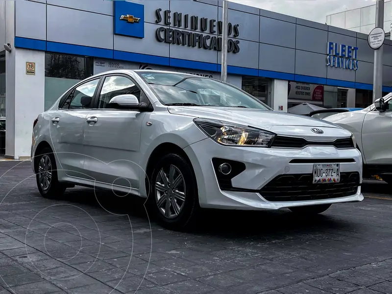 Foto Kia Rio Sedan L Aut usado (2021) color Blanco precio $235,000