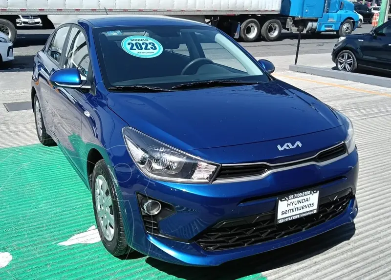 Foto Kia Rio Sedan LX Aut usado (2023) color Azul financiado en mensualidades(enganche $93,339 mensualidades desde $3,927)