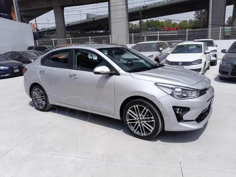 Foto Kia Rio Sedan EX Aut usado (2023) color plateado precio $315,000