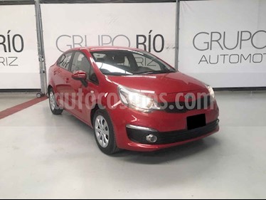 foto Kia Rio Sedán LX usado (2017) color Vino Tinto precio $165,000