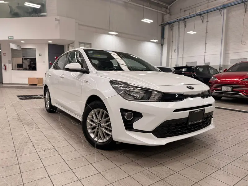 Foto Kia Rio Sedan LX usado (2021) color Blanco financiado en mensualidades(enganche $91,918 mensualidades desde $3,949)