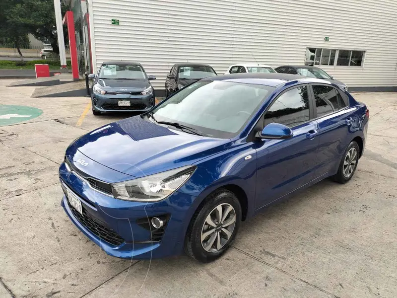 Foto Kia Rio Sedan LX Aut usado (2023) color Azul precio $289,000