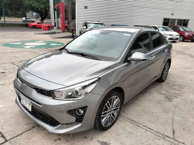 Foto Kia Rio Sedan EX Aut usado (2022) color Gris precio $299,000