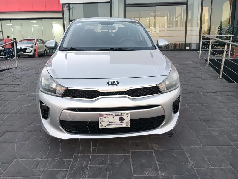 Foto Kia Rio Sedan LX Aut usado (2020) color plateado precio $225,000