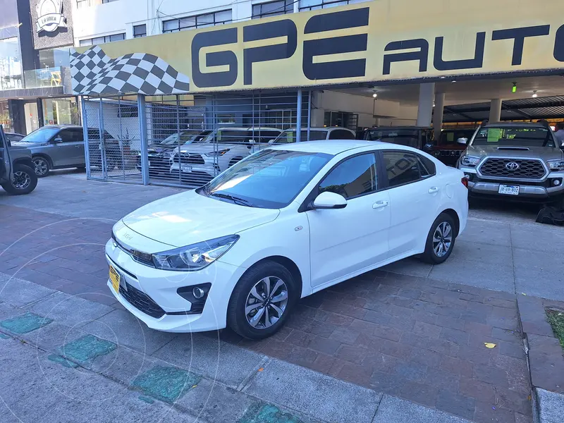 Foto Kia Rio Sedan LX Aut usado (2022) color Blanco Perla precio $278,000