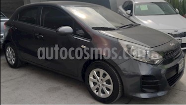 foto Kia Rio Sedán 5P HB LX TM6 VE DEL. R-15 usado (2017) color Gris precio $169,900