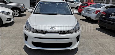 foto Kia Rio Sedán L usado (2018) color Blanco precio $173,000