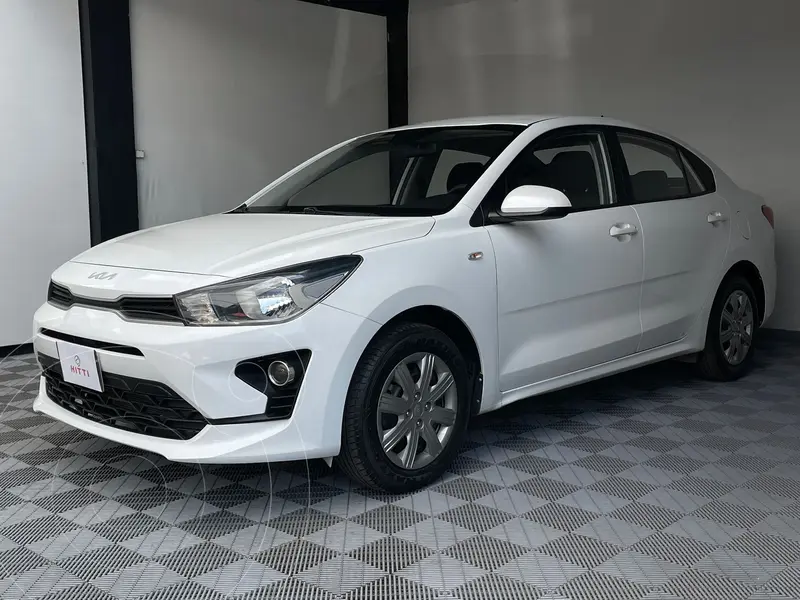 Foto Kia Rio Sedan L  Aut usado (2022) color Blanco precio $235,000