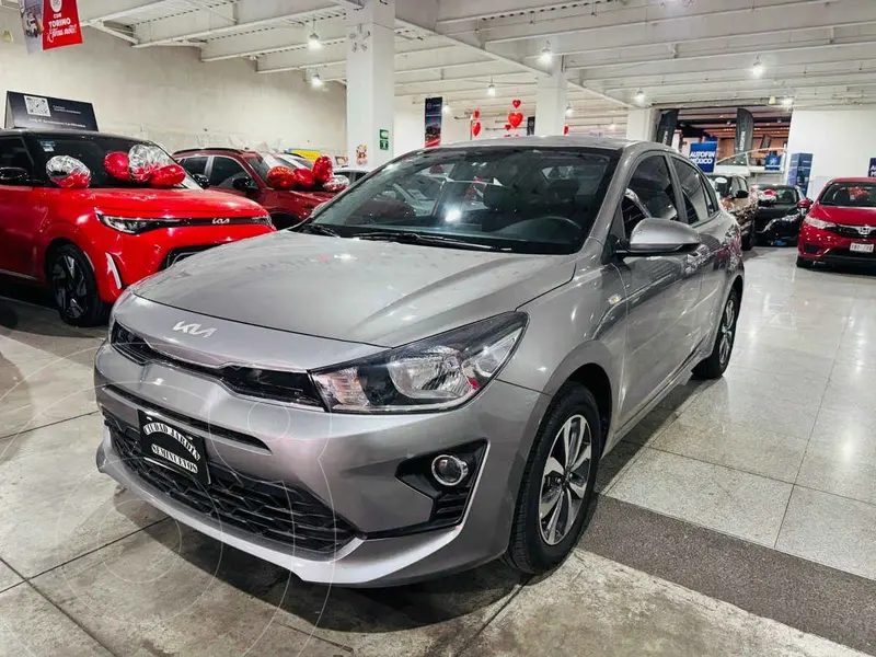 Foto Kia Rio Sedan LX Aut usado (2023) color Gris precio $280,000