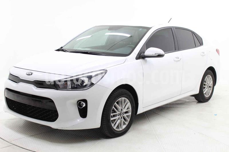 foto Kia Rio Sedán EX usado (2018) color Blanco precio $229,000