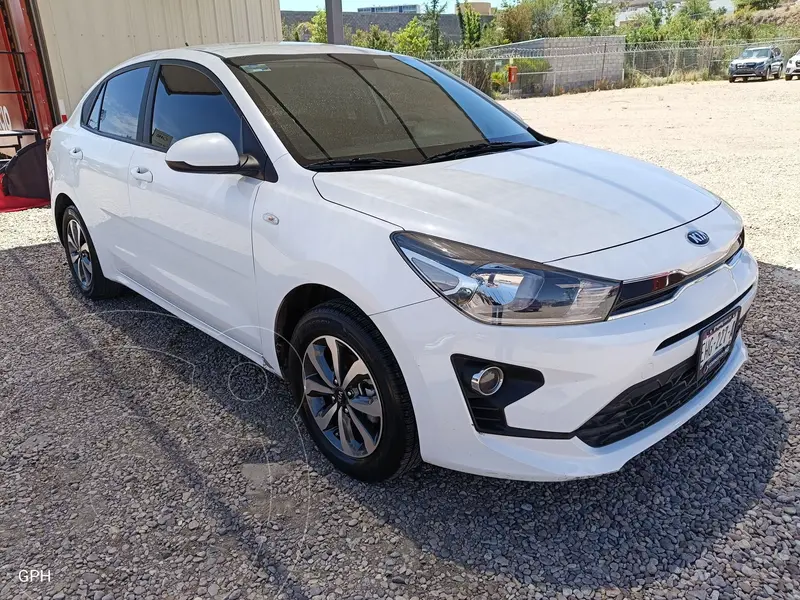 Foto Kia Rio Sedan LX usado (2021) color Blanco precio $228,000