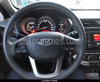 Kia Rio Sedan LX usado (2017) color Plata precio $160,000