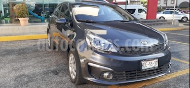 foto Kia Rio Sedán 5P HB LX TM6 VE DEL. R-15 usado (2017) color Gris precio $161,000